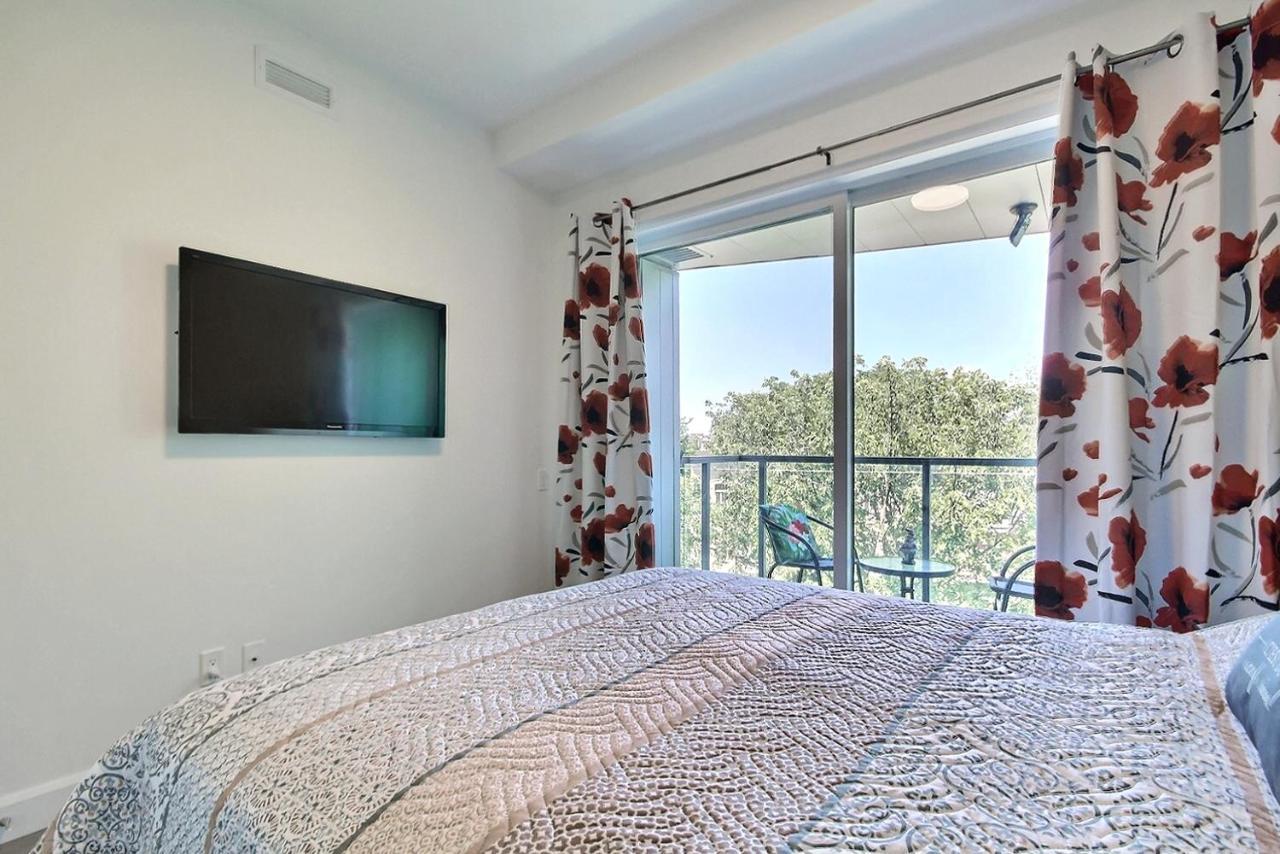 Good Vibes Only -modern And Spacious 2 Bedroom 4 Beds Free Parking, Gym Apartment Quebec City