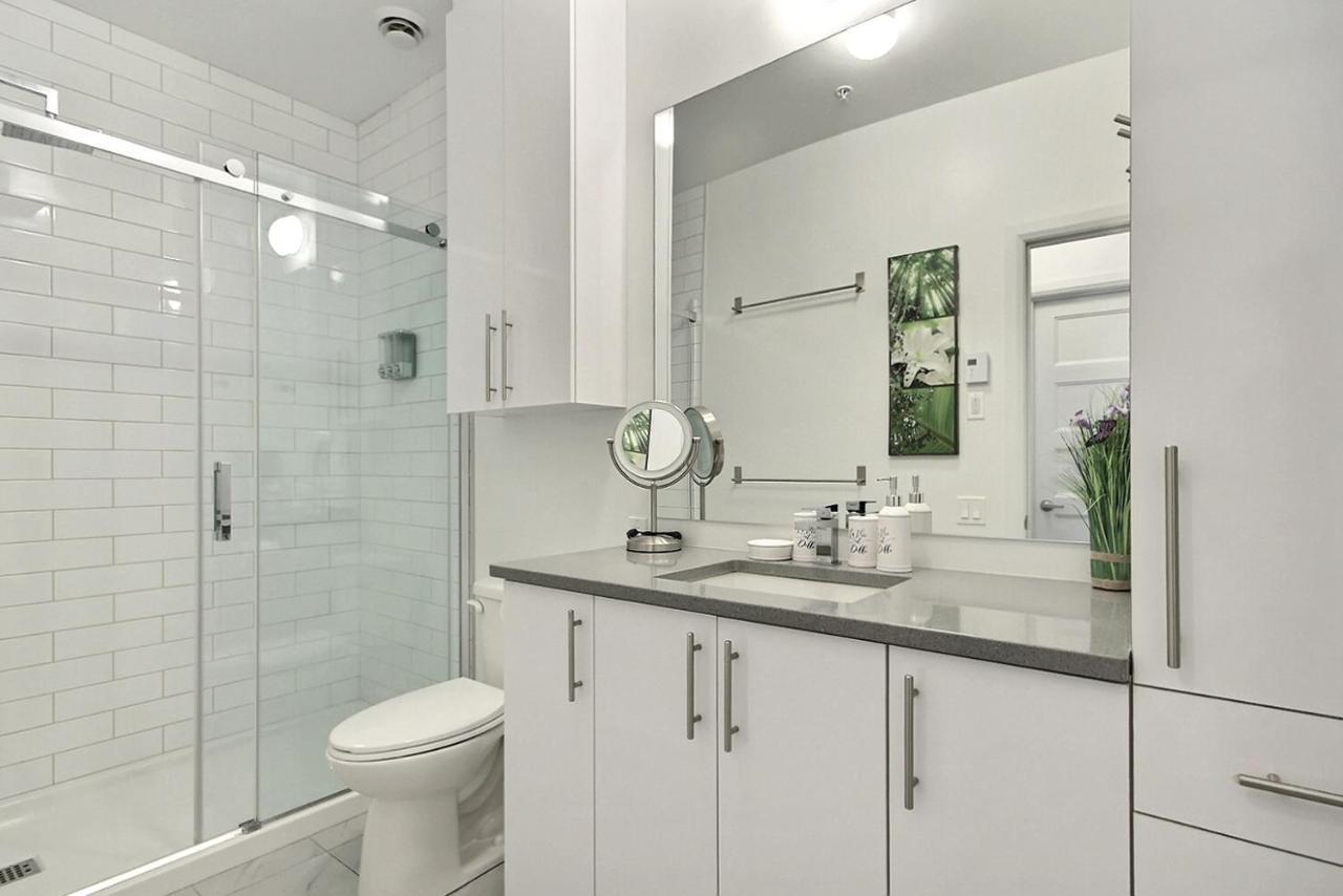 Good Vibes Only -modern And Spacious 2 Bedroom 4 Beds Free Parking, Gym Apartment Quebec City